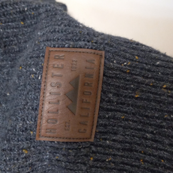 Hollister Sweater - Picture 2 of 3